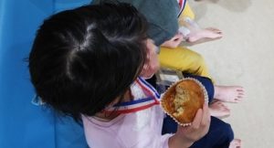 スイミングカーニバルのメダルはマフィン