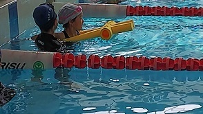 定型発達の娘　補助具何でも泳法