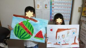 特別支援学級小学校３年生の夏休みの絵画作品と定型発達の娘の絵