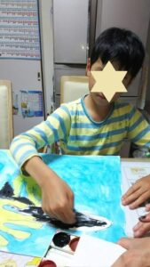 特別支援学級小学校３年生の夏休みの絵画　簡単に描けるテクニック：指で塗る